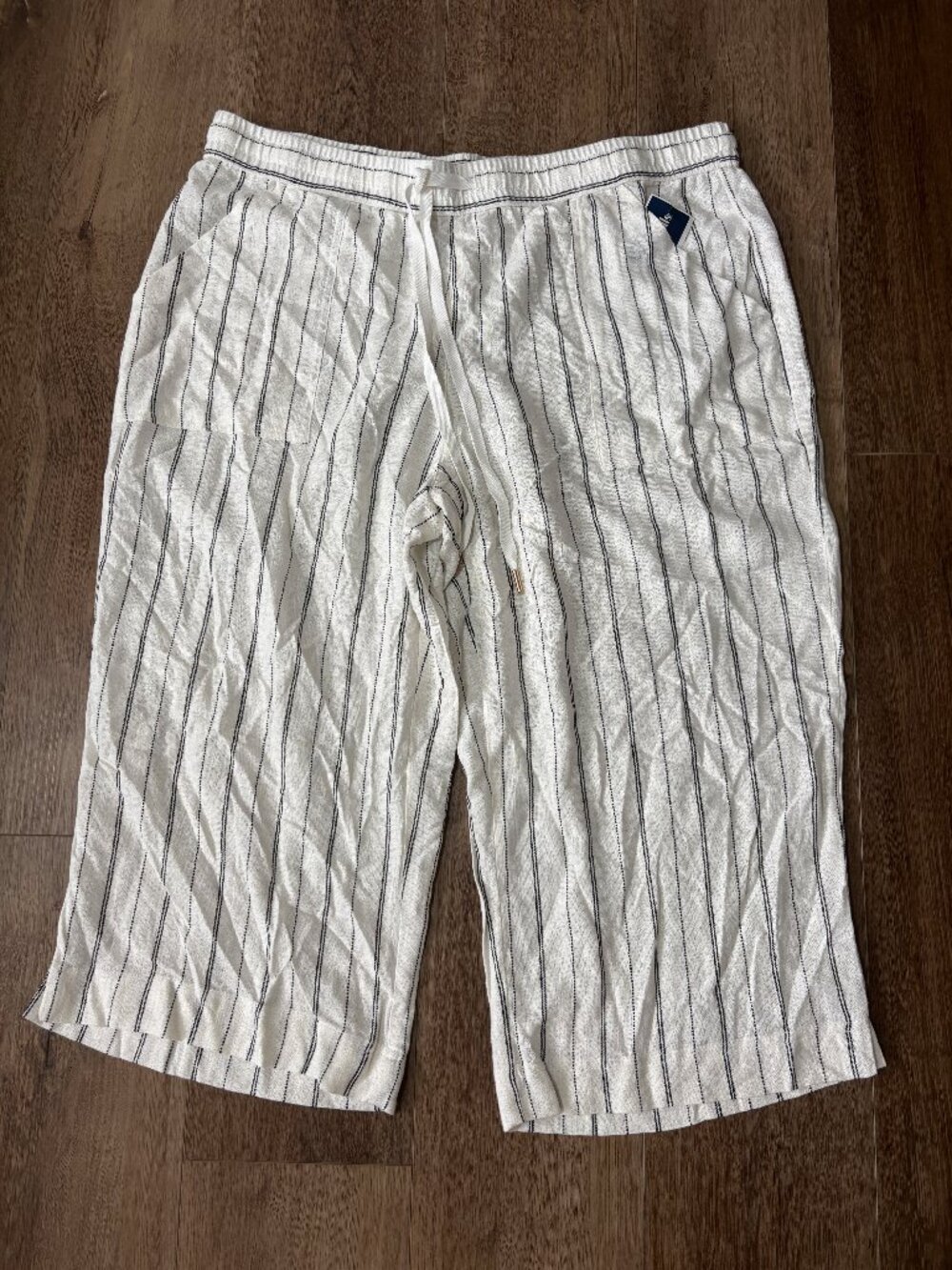 Land n Sea White Striped Capris - Size 2X - NWT